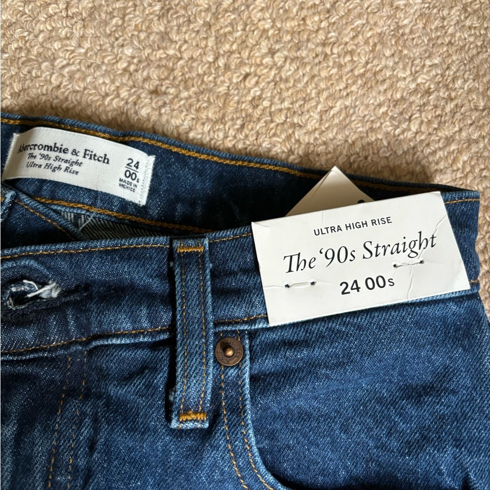 A&F Ultra High Rise 90’s Straight Jean NWT sz 24 Short